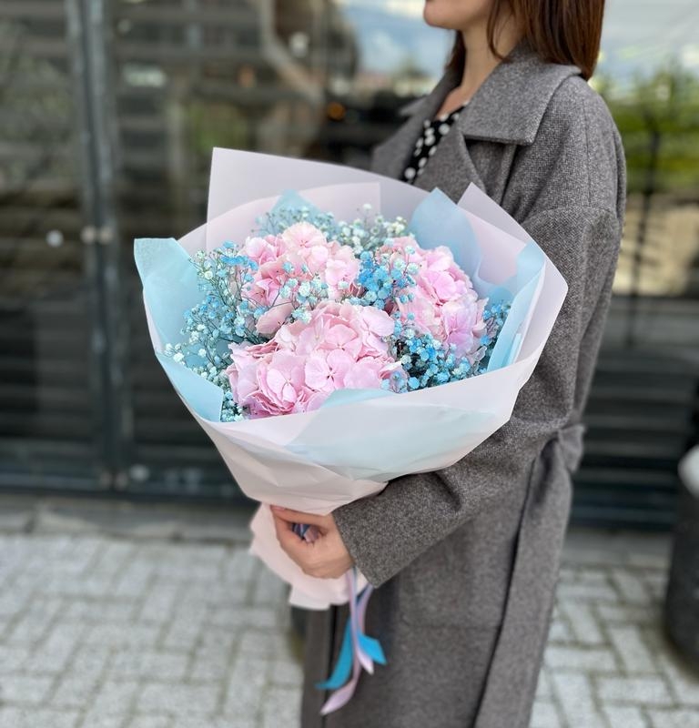 Buchet Cu Hortensie Roz Si Gypsophila