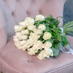 Bouquet of White Roses 50-60 cm