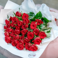 Bouquet of Wrapped Red Roses 40 - 60 cm alt vedere product 3