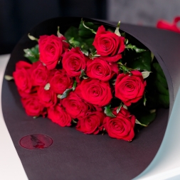 Trandafiri Rosii in Hartie Neagra 50-60 cm