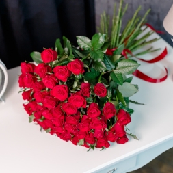 Букет из 51 красной розы 50 - 60 см
