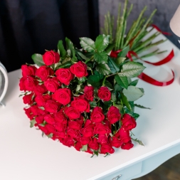 51 Red Roses 50 - 60 cm