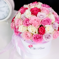 Cutie de Lux cu Trandafiri Mix Roz