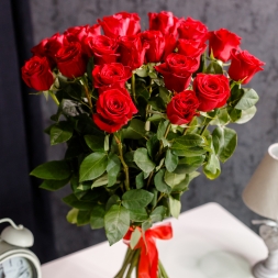 25 Trandafiri Roșii 80-90 cm
