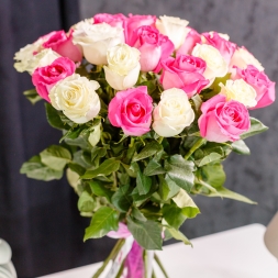 15 бело-розовая роза 80-90 см