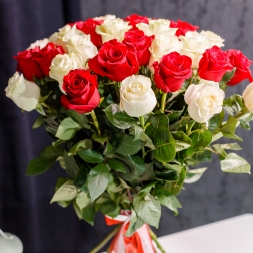 Red-White Bouquet of Roses 80-90 cm