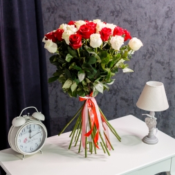 15 Trandafiri Alb-Roșu de 80-90 cm