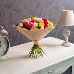 Букет из разноцветных роз 30-40 см