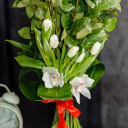 Buchet din Trandafiri 80-90 cm și Orhidee