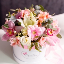 Medium White Luxury Box with Mixed Flowers alt vedere product 7
