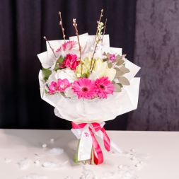 White-Pink Bouquet in white paper