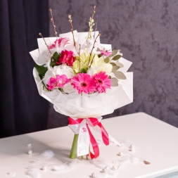 White-Pink Bouquet in white paper