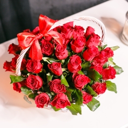 Basket of 25 red roses Ecuador