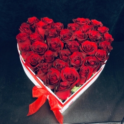 Большое сердце с розами