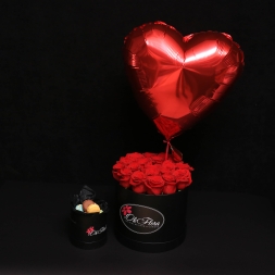 Box of 17 Roses, Macarons in Luxury Box, Heart Balloon