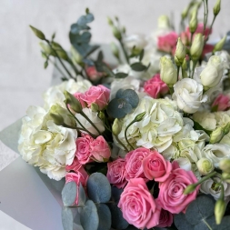 Bouquet with hydrangeas, roses and lisianthus