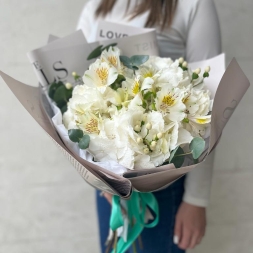 White bouquet with hydrangea and alstroemeria
