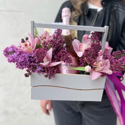 Коробка с сиренью, орхидеями и Пьером Монте