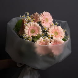 Bouquet with Gerbera and Chamomile