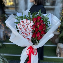 Heart-Bouquet with Roses and Raffaello alt vedere product 4