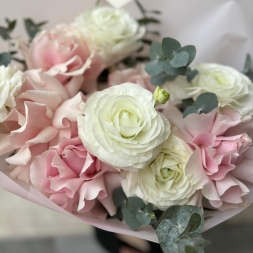 Bouquet with Pink French Roses and Ranunculus