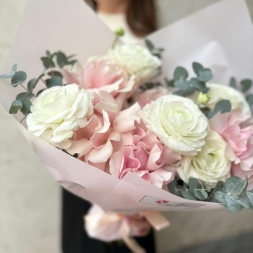 Bouquet with Pink French Roses and Ranunculus