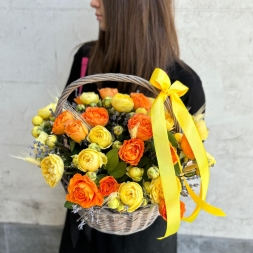 Trandafiri Imbujorati Galben-Orange in Cos Impletit
