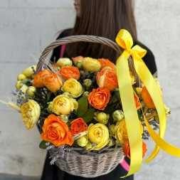 Trandafiri Imbujorati Galben-Orange in Cos Impletit