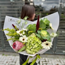 Buchet cu Protea, Hortensie si Brassica