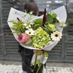 Buchet cu Protea, Hortensie si Brassica