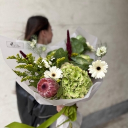 Buchet cu Protea, Hortensie si Brassica