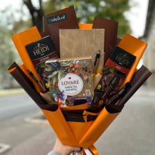 Practical and Decorative Elegant Tomnatic Bouquet alt vedere product