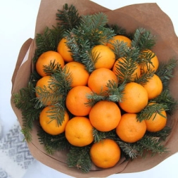 Buchet din Mandarine si Crengi de Brad