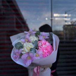 Buchet cu Hortensie, Trandafiri Albi si Lalele