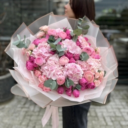 Bouquet with Hydrangeas, Roses and Ranunculus