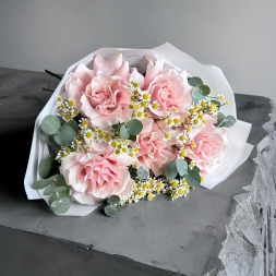 Bouquet of Pink French Roses and Matricaria