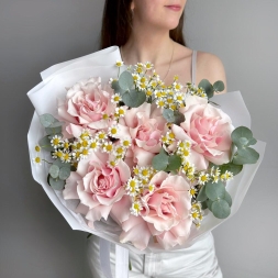 Bouquet of Pink French Roses and Matricaria