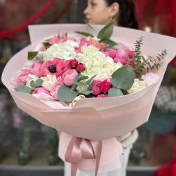 Buchet Alb Roz cu Hortensie si Silva Pink