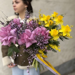 Buchet cu Narcise, Trandafiri, Mimosa si Genista