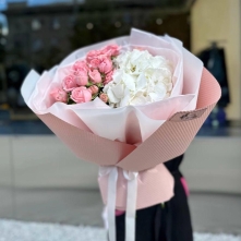 Hydrangea and Spray Roses Bouquet alt vedere product 4