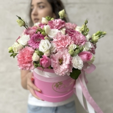 Arrangement of White-Pink Flowers in Box alt vedere product 6
