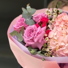 Pink Bouquet with Hydrangea and Roses alt vedere product 2