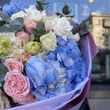 Bouquet with Blue Hydrangea, Pink Roses and Eustoma alt vedere product 2