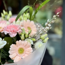 Bouquet with Gerberas, Carnations and Pastel Flowers alt vedere product 3
