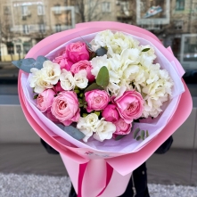 Pink and White Bouquet with Roses, Hydrangea and Freesia alt vedere product 6