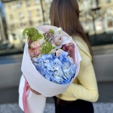 Spring Bouquet with Hydrangea, Orchid and Viburnum alt vedere product 2