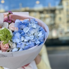 Spring Bouquet with Hydrangea, Orchid and Viburnum alt vedere product 4
