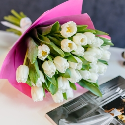 Special Bouquet Nr 2 из белых тюльпанов