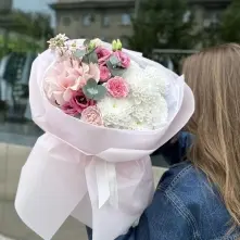 Pink Rose White Chrysanthemum and Eustoma Flower Bouquet alt vedere product 2