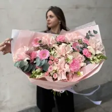 Powder Pink Bouquet with Roses, Chrysanthemums and Carnations alt vedere product 2